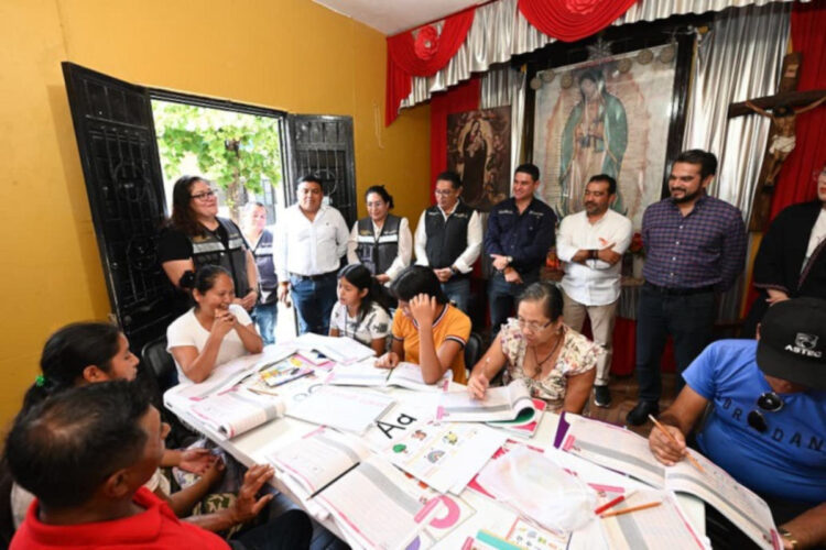 OEI presencia avances en círculos de estudio del Programa Chiapas Puede