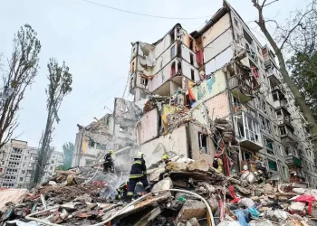 Rusia ataca Kiev e ignora ultimátum de EU; suman 26 muertos