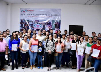 SAyBG entrega constancias del Registro Único de Contratistas CRUC BALAM