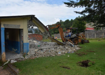 Ayuntamiento de SCLC atiende con inmediatez derrumbe controlado de salones en la primaria Miguel Utrilla de Rancho Nuevo