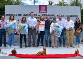 Equipan a elementos de PC con uniformes y desfibrilador para emergencias cardíacas