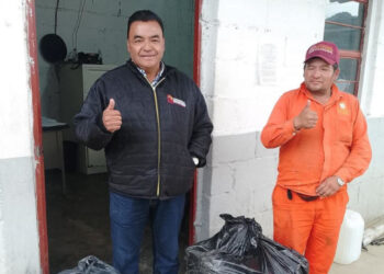 Trabajadores de Limpia Municipal recolectan tapitas con causa en SCLC