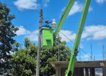 Atienden mantenimiento e instalación de luminarias en distintos puntos de SCLC