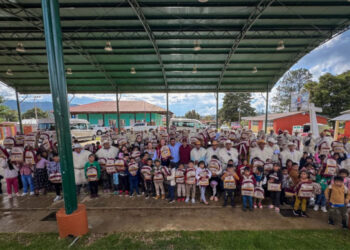 Ayuntamiento entrega mochilas y útiles escolares en Corazón de María