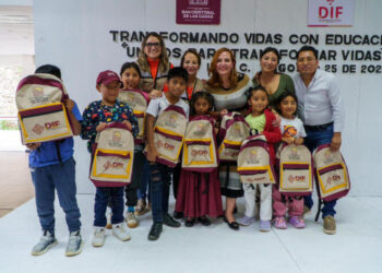 Fabiola Ricci impulsa la educación con entrega de mochilas y útiles escolares en San Cristóbal