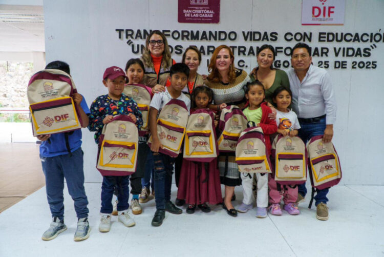 Fabiola Ricci impulsa la educación con entrega de mochilas y útiles escolares en San Cristóbal