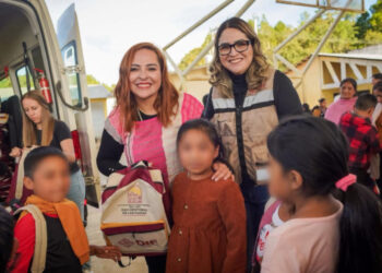 En el Escalón, Fabiola Ricci realiza entrega de mochilas escolares