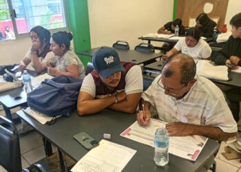 Cecytech refuerza la alfabetización con jornada de evaluación en Ángel Albino Corzo