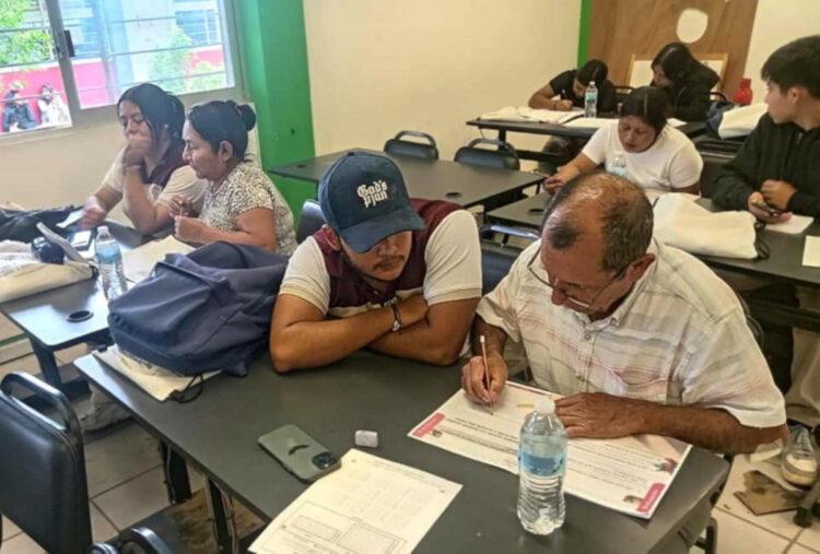 Cecytech refuerza la alfabetización con jornada de evaluación en Ángel Albino Corzo