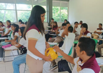 Cecytech y TBC Chiapas fortalecen formación en valores con el Boteo Teletón 2025