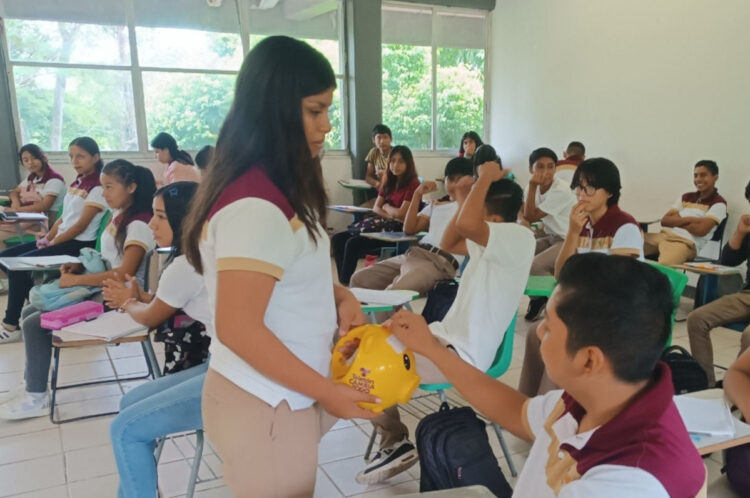 Cecytech y TBC Chiapas fortalecen formación en valores con el Boteo Teletón 2025