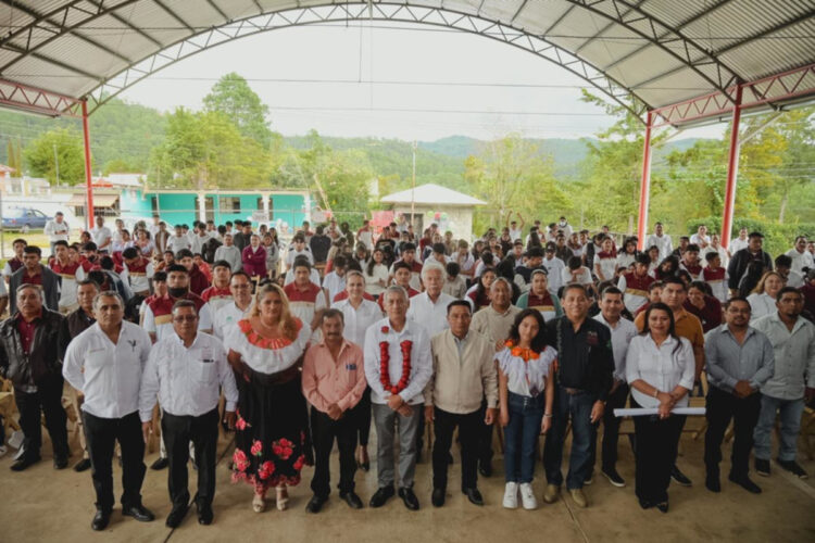 Cecytech recibe acta de donación del terreno del Plantel 27 en Huixtán