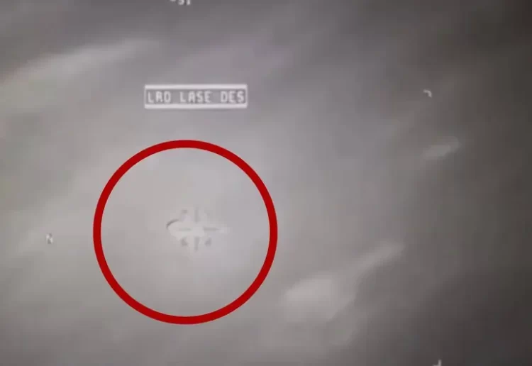 Congreso de EU revela video de misil ‘Hellfire’ rebotando contra OVNI