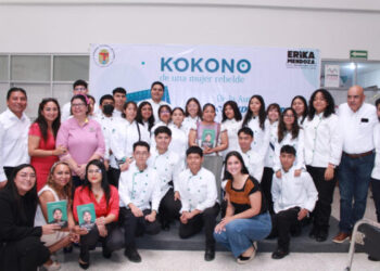 Presentan en Congreso el libro: “Kokono’ de una Mujer Rebelde” de la chef Claudia Sántiz