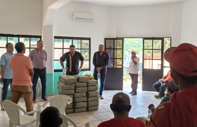 Refrenda SE compromiso con comunidades escolares afectadas por fenómenos naturales