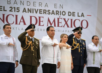 Eduardo Ramírez presencia desfile cívico-militar por el 215 aniversario de la Independencia