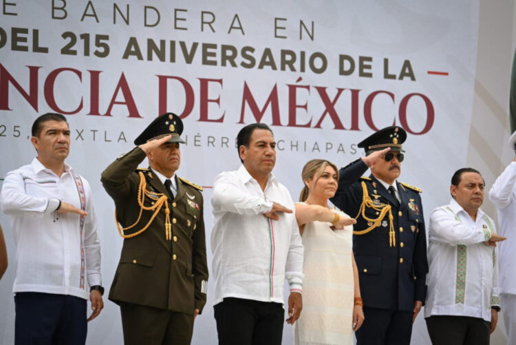 Eduardo Ramírez presencia desfile cívico-militar por el 215 aniversario de la Independencia