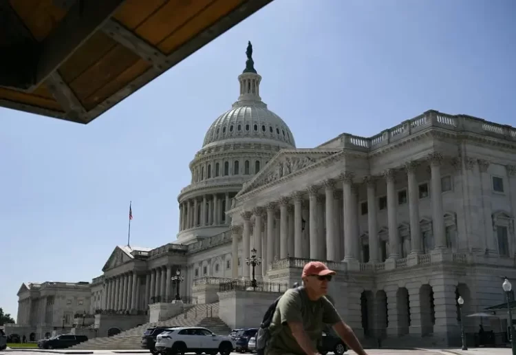 Casa Blanca promete despidos masivos… si los demócratas bloquean el presupuesto