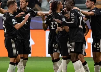 Harry Kane guía al Bayern Munich con doblete en Champions