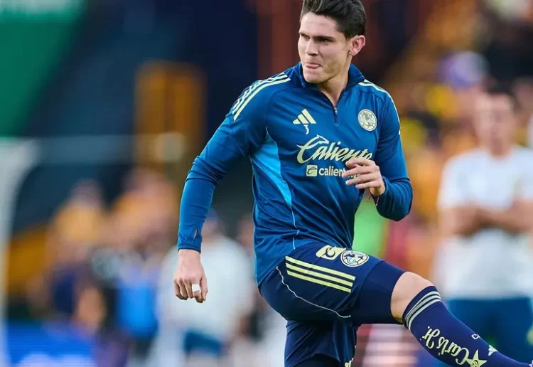 Israel Reyes lanza ‘dardo’ a Chivas
