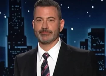 Jimmy Kimmel regresa al aire y se disculpa por comentario sobre Charlie Kirk