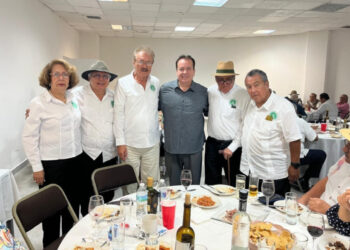 Mariano Rosales recibe reconocimiento de la ‘Universidad Izapa 13 Baktun’ por su compromiso con el arte y la cultura