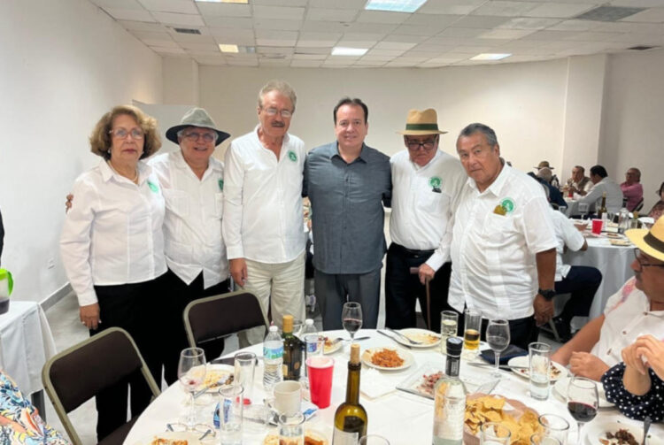 Mariano Rosales recibe reconocimiento de la ‘Universidad Izapa 13 Baktun’ por su compromiso con el arte y la cultura