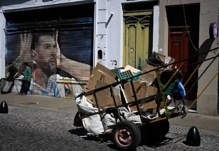 Milei golpea la economía real; argentinos siguen padeciendo pobreza