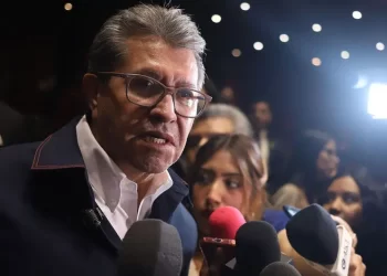Ricardo Monreal plantea reforzar derechos de consumidores en servicios digitales