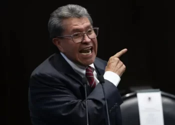 Monreal plantea endurecer regulación al transporte de combustibles tras explosión de pipa en Iztapalapa