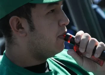 Diputados reciben propuesta presidencial para prohibir vapeadores