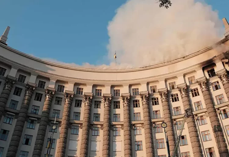 Bombardeo inédito: Rusia ataca sede del gobierno ucraniano