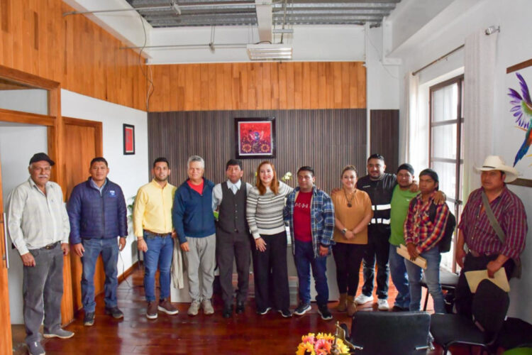 Alcaldesa atiende gestiones de obras y agua entubada en zona sur de San Cristóbal