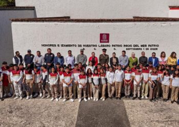 Inicia San Cristóbal celebraciones del mes patrio con izamiento de bandera monumental