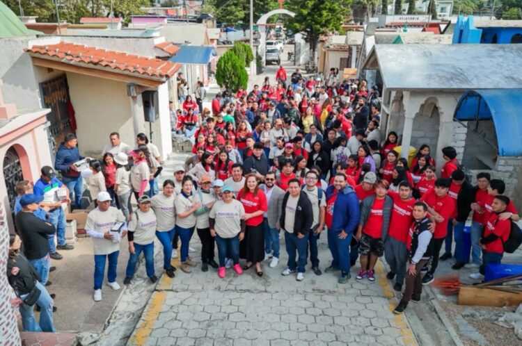 Arrancan estudiantes de la UNIVAS jornada de limpieza en el panteón municipal de SCLC
