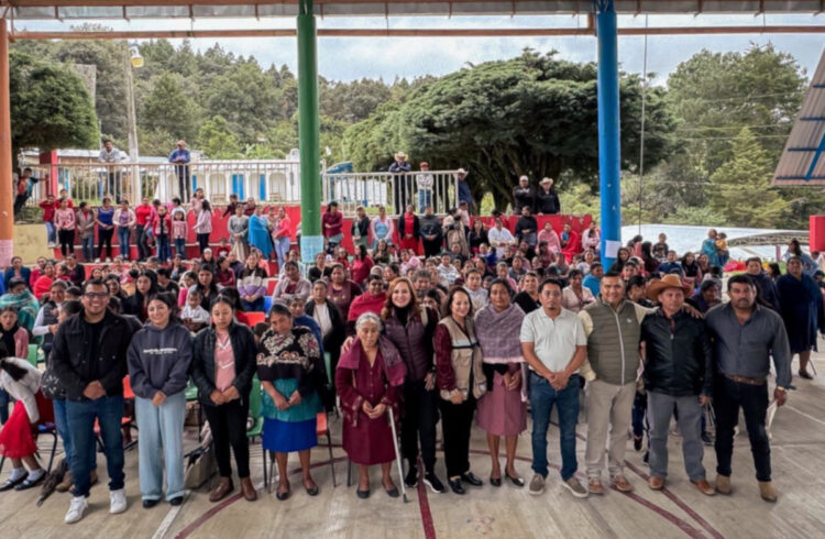 Presidenta municipal reafirma compromiso de apoyo en comunidades de San Cristóbal