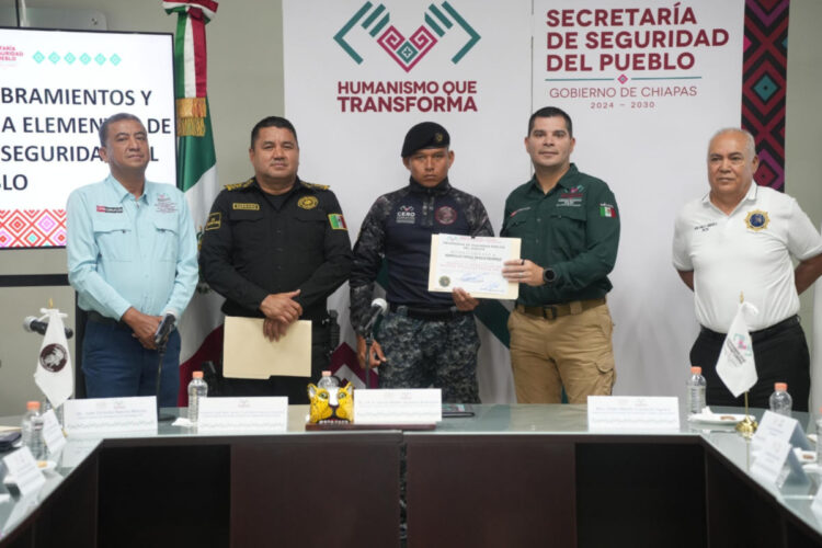 Secretario realiza entrega de reconocimientos y nombramientos a elementos de la SSP