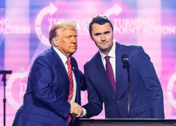 Trump culpa a la “izquierda radical” por asesinato de Charlie Kirk
