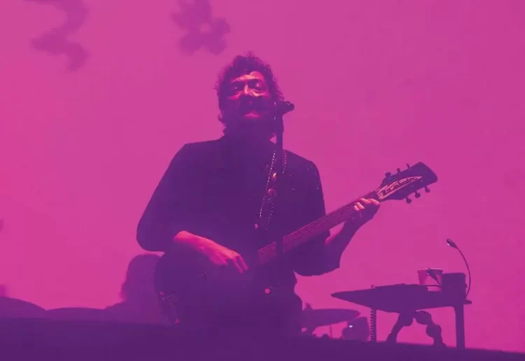 Dan viaje sonoro por su vía láctea: Zoé reúne a 60 mil fans en la primera de cinco fechas sold out