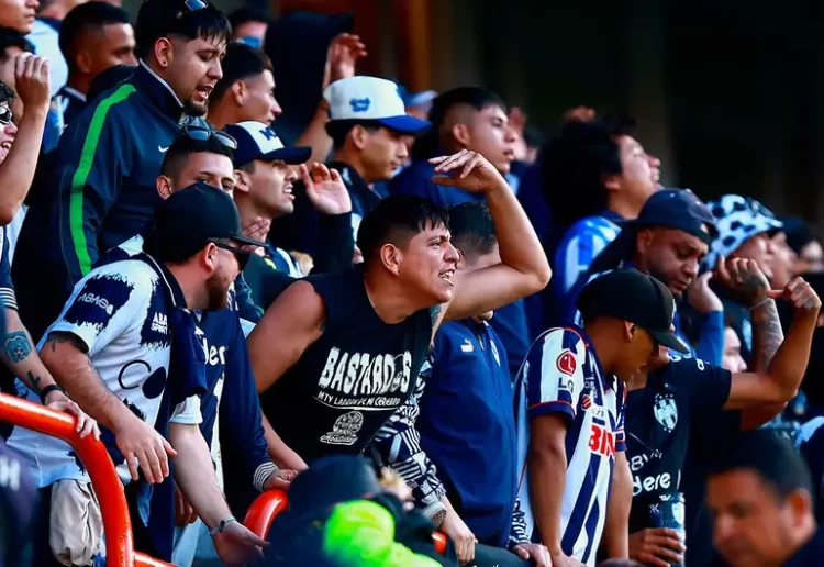 Aficionados de Monterrey agredieron a una mujer