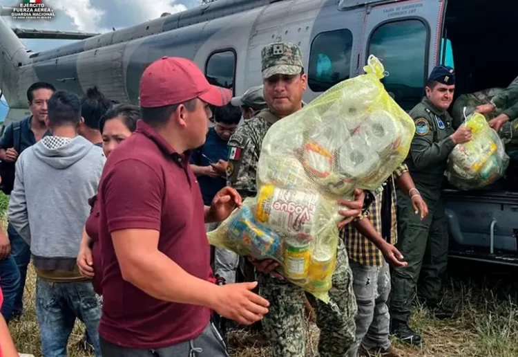 En helicópteros, Defensa lleva comida a afectados por lluvias; instalan centros de mando