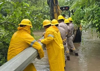 CFE restablece 84% de suministro eléctrico a afectados por lluvias