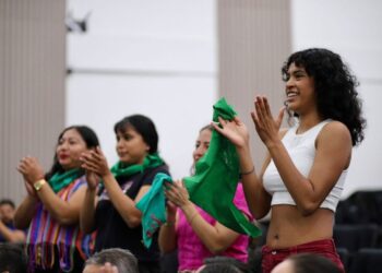 Congreso prioriza la dignidad, la vida y los derechos humanos de las mujeres