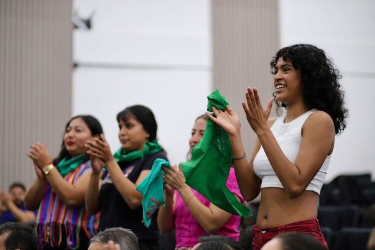 Congreso prioriza la dignidad, la vida y los derechos humanos de las mujeres