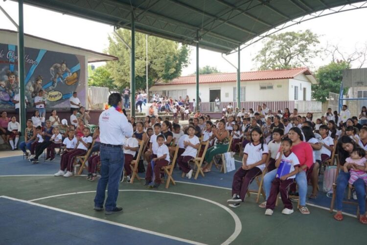 Fortalecer la educación, un compromiso del Gobierno de Chiapas: Paco Chacón 