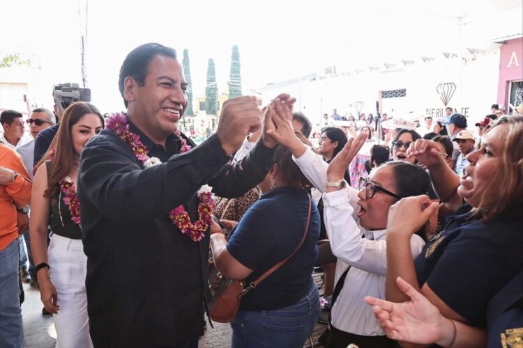 Eduardo Ramírez fortalece la educación y la infraestructura social en Berriozábal