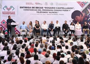 En unidad con el pueblo, Eduardo Ramírez fortalece la lucha contra la ignorancia