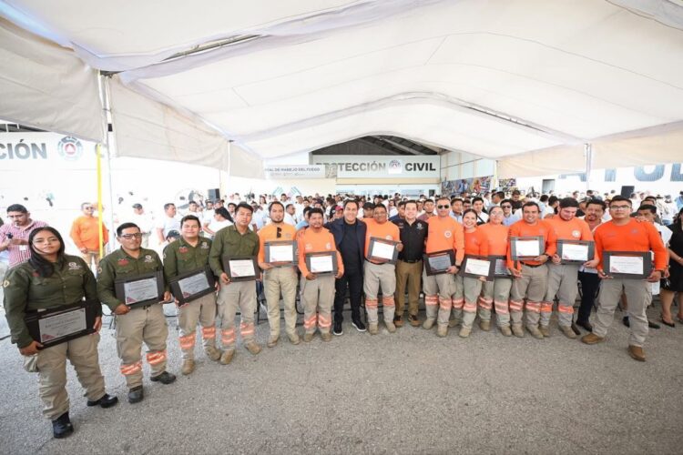 Eduardo Ramírez entrega ambulancias y llama a mantener la cooperación y solidaridad en Chiapas