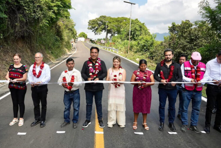 En Nicolás Ruiz, Eduardo Ramírez inaugura infraestructura carretera y anuncia más apoyos