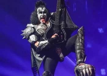 Gene Simmons, integrante de Kiss, es hospitalizado tras desmayarse al volante en Los Ángeles